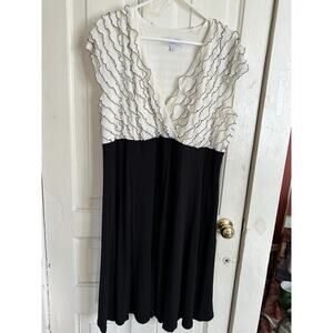 womens dress barn Black white 18 - 20 white ruffled dress Elegant Plus Size
